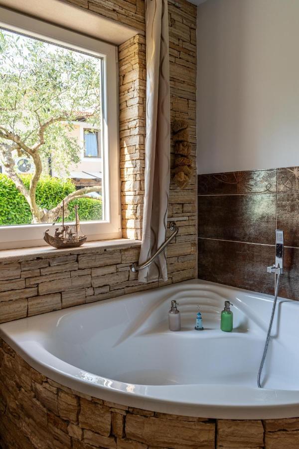 Apartments Villa Sotlar With Pool Umag Luaran gambar